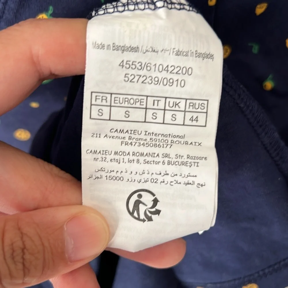 Navy Blue and Lemons Camaïeu Essentiel V-neck T-shirt Size Small - Picture 4 of 7
